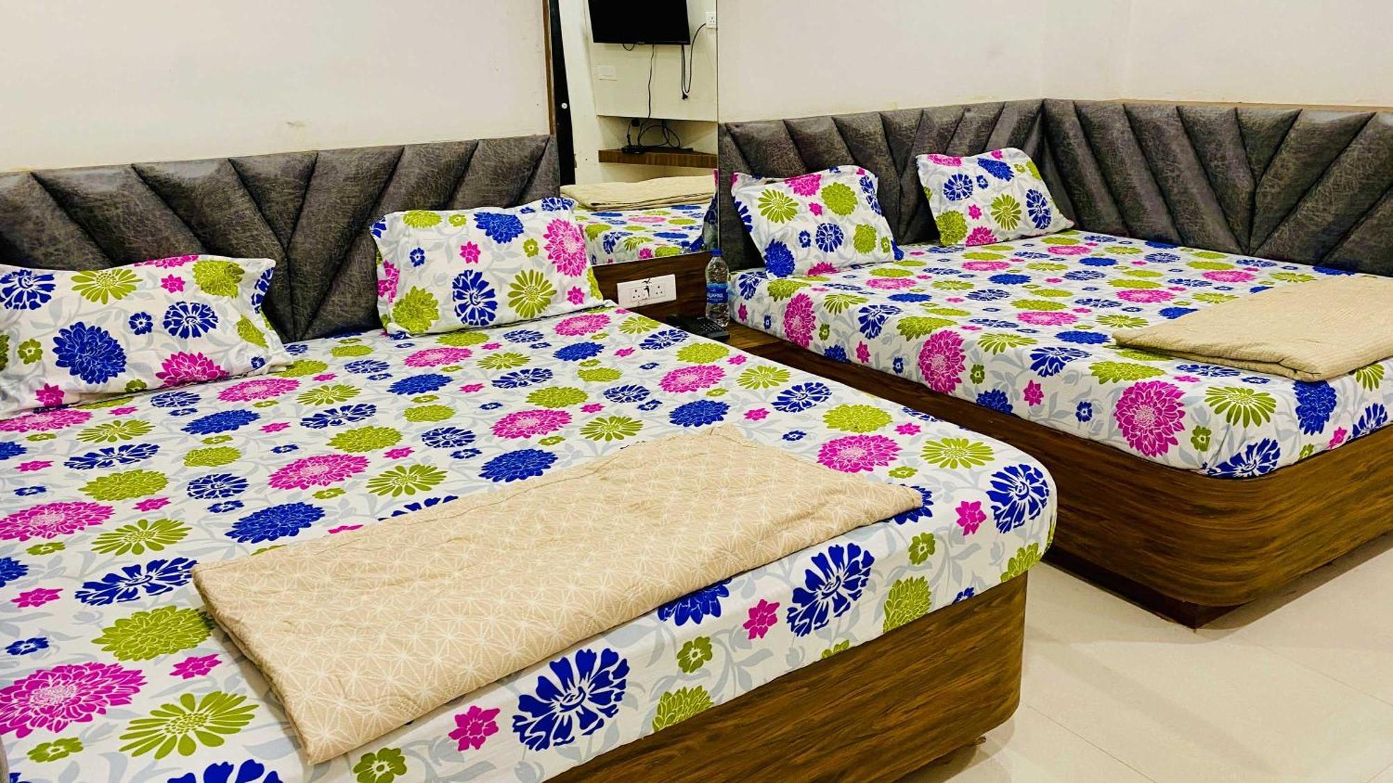 Hotel Gayatri Palace Godarpura Eksteriør bilde