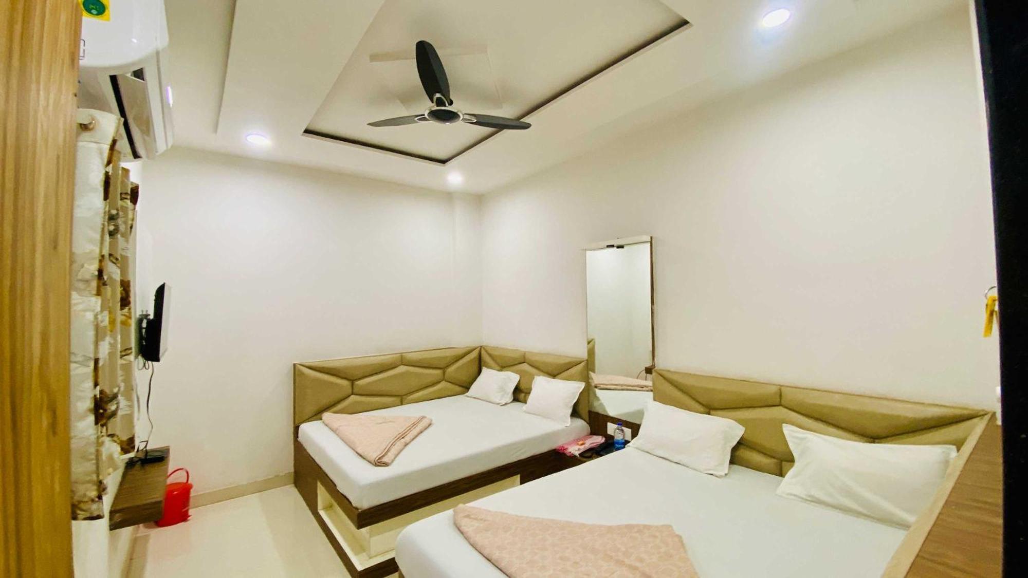 Hotel Gayatri Palace Godarpura Eksteriør bilde