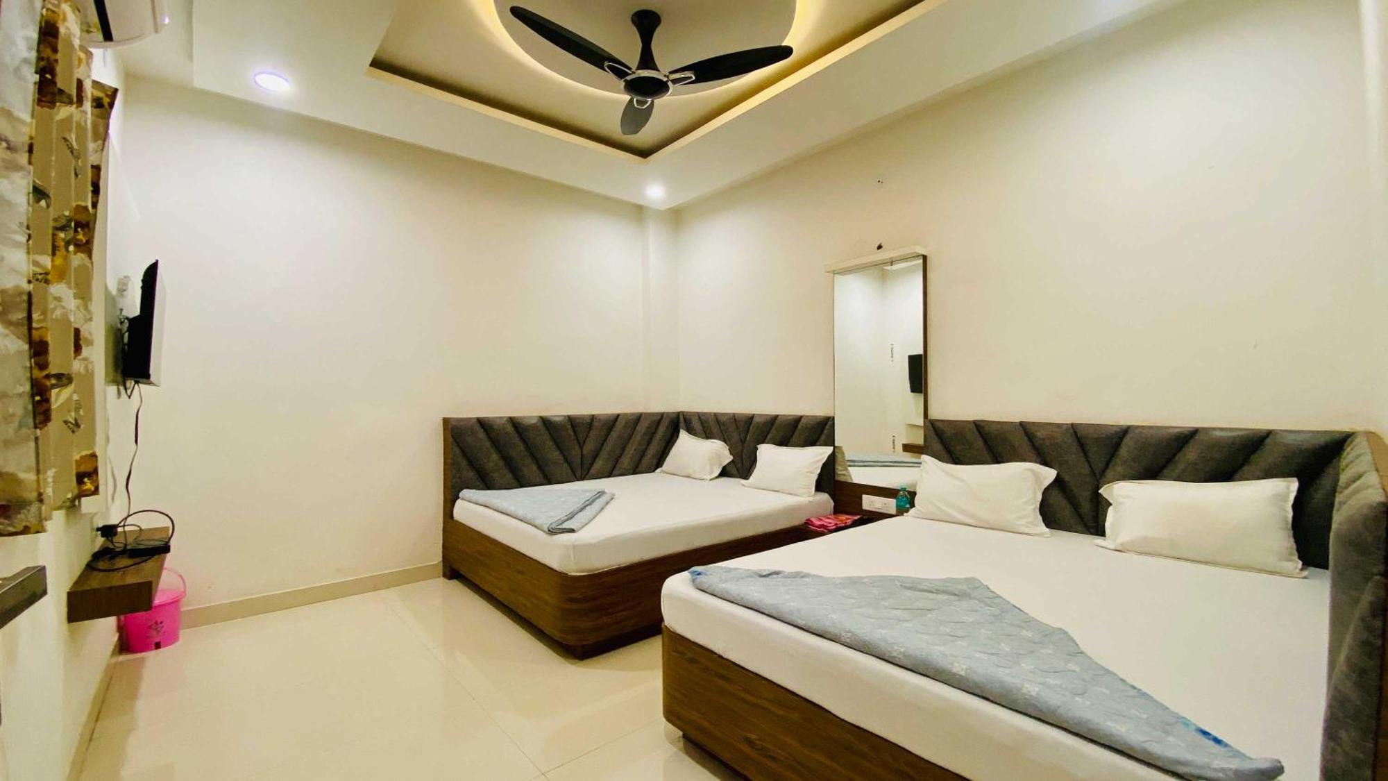 Hotel Gayatri Palace Godarpura Eksteriør bilde
