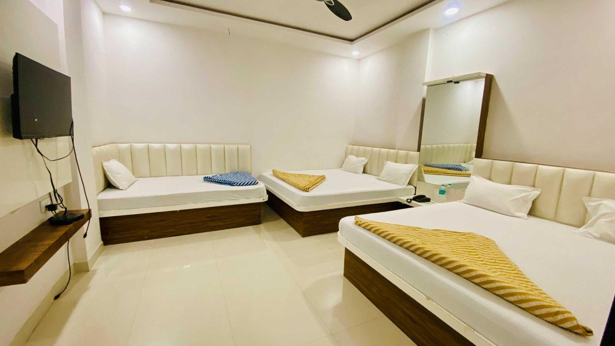 Hotel Gayatri Palace Godarpura Eksteriør bilde