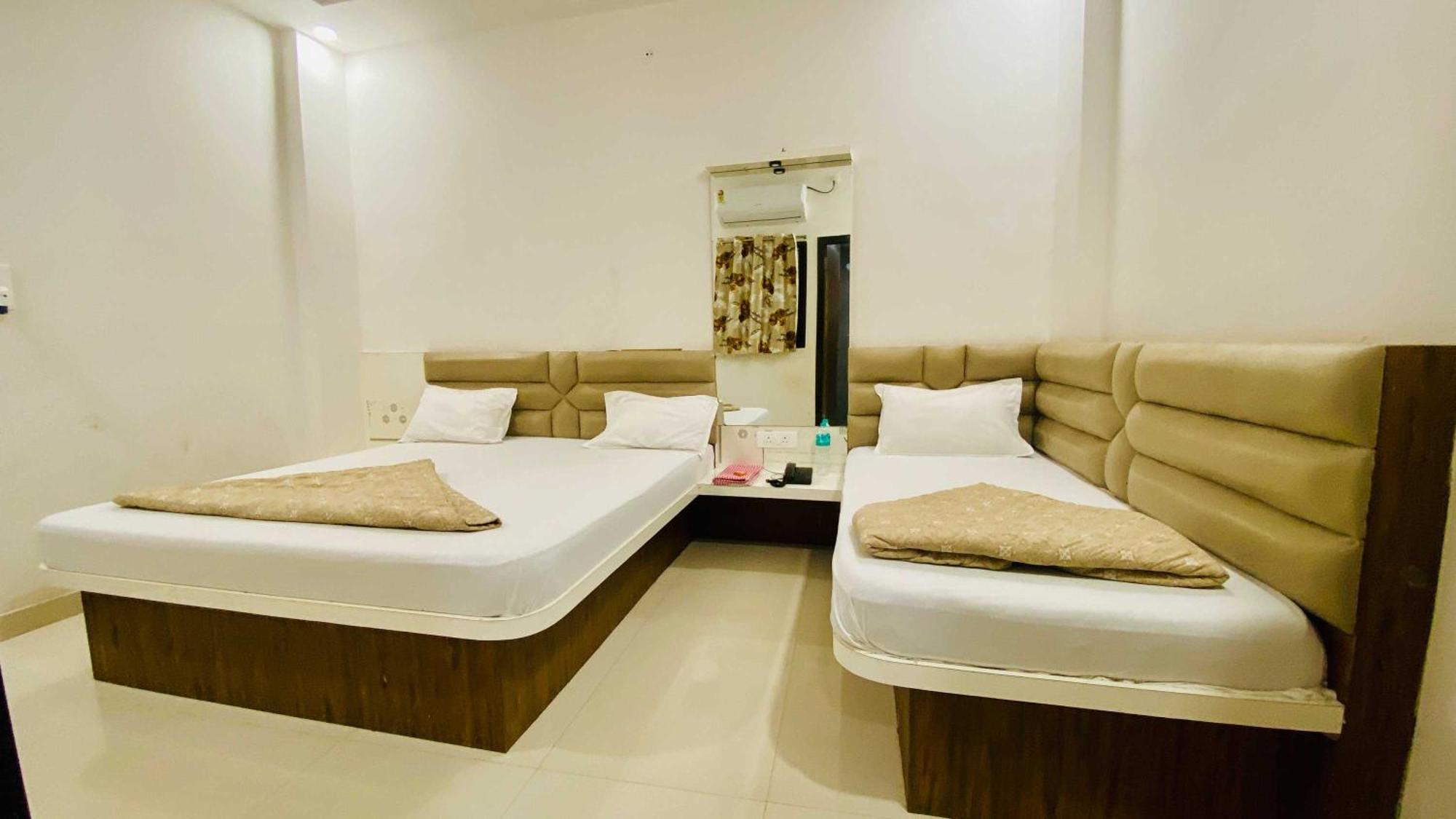 Hotel Gayatri Palace Godarpura Eksteriør bilde