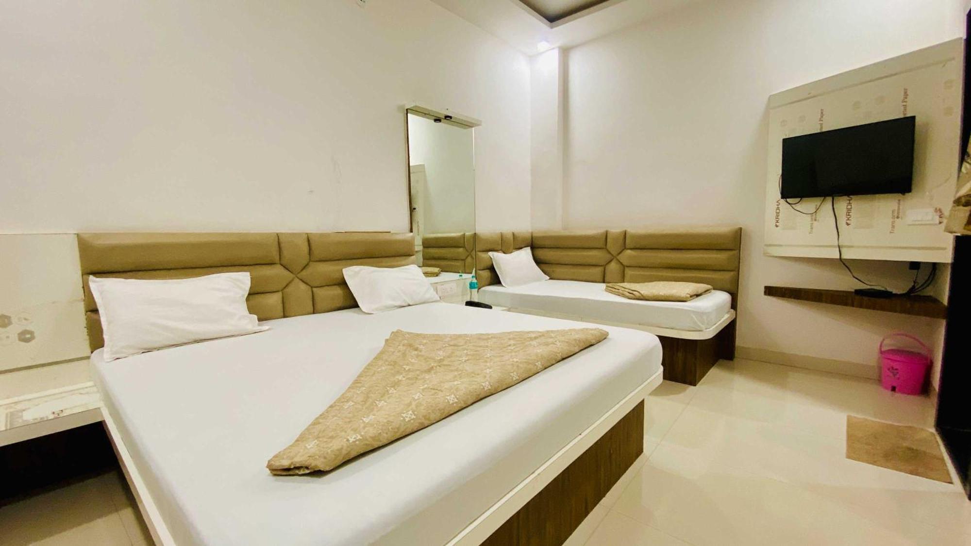 Hotel Gayatri Palace Godarpura Eksteriør bilde