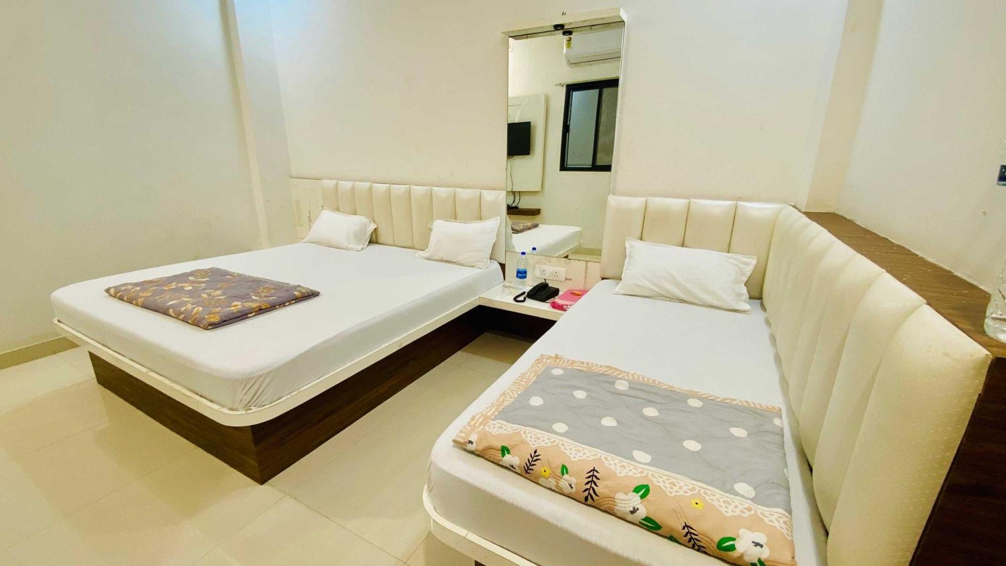 Hotel Gayatri Palace Godarpura Eksteriør bilde