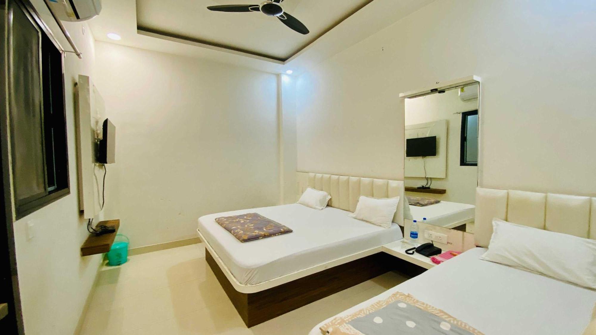 Hotel Gayatri Palace Godarpura Eksteriør bilde